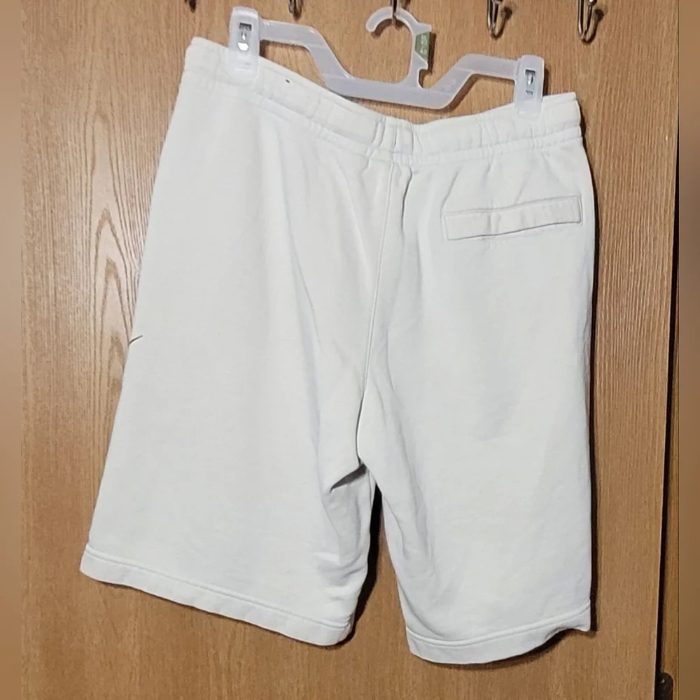Nike beige with black big logo,pre-loved men shorts.Size : Medium